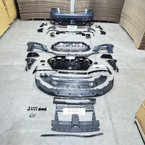 Kit de conversion de carrosserie pour <span class=keywords><strong>Audi</strong></span> Q8 2019 en RSQ8 : pare-chocs avant et arrière, calandre, embouts d'échappement - Product Image 1