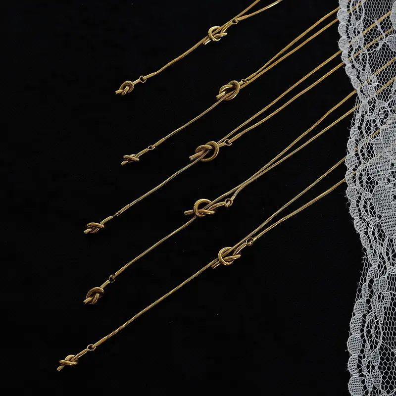 Collana di gioielli di moda con nodo d'amore in oro placcato in acciaio inossidabile regolabile collana con nappine a catena in oro