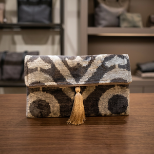 Pochette PRABHAVA verte à motif chevron, avec pompon, faite à la main, en tissu, style bohème, forme rectangulaire, 7 pouces - Product Image 3