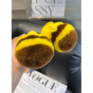 Portachiavi a Forma di Ape in Morbida Pelliccia di Coniglio, Ciondolo per Auto e Pallina di Peluche per Zaini e Accessori da Ragazza - Product Image 5