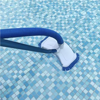 Tête d'aspirateur pour piscine avec poils bleus, pare-chocs anti-rayures et adaptateur de perche, tête de nettoyage par aspiration pour fond et parois de piscine