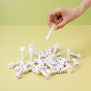 Set di 3/4 Pezzi di Stampi in Plastica per Taglio, Strumenti per Orecchini, Modellazione di Argilla, Polimero, Ceramica, Taglierine a Forma di Cuore e Stella, Strumenti Fai-da-Te per Modellazione di Figure - Product Image 1