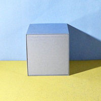 Boîte cadeau pour lampe de bureau en carton rigide avec impression personnalisée, pelliculage brillant, fermeture magnétique argentée et doublure en éponge