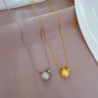 Collier ras du cou minimaliste en acier inoxydable plaqué or 18 carats avec boule bipolaire, style Ins Net Red, pour femme
