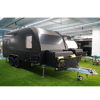 Caravane tout-terrain de 19 pieds avec lit pliable, lit double queen et patio arrière en norme australienne avec balcon sur le pont arrière