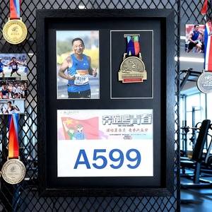 Cadre photo d'affichage de marathon de médaille de bricolage en bois massif boîte d'ombre d'affichage de course de coureurs de marathon tridimensionnel creux - Product Image 4