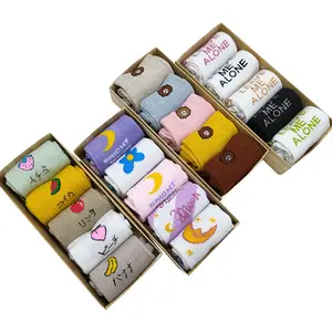 5 pares de calcetines de caja de regalo para mujer, bonitos calcetines de tubo medio de algodón japoneses, calcetines informales coreanos de algodón para estudiantes para mujer