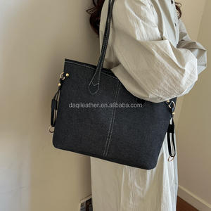 Bolso de Hombro Casual de Gran Capacidad en Mezclilla, Invierno 2025, Nuevo Bolso de Moda Popular con Cierre de Cremallera, Simple para Mujer - Product Image 4