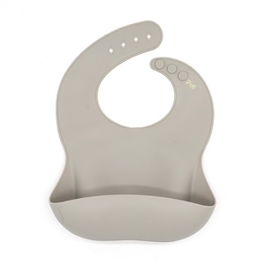 Babero de silicona para bebé con bolsillo profundo para recoger comida, impermeable, con estampado, delantal para la hora de comer de niños pequeños, logotipo personalizado, venta al por mayor - Product Image 1