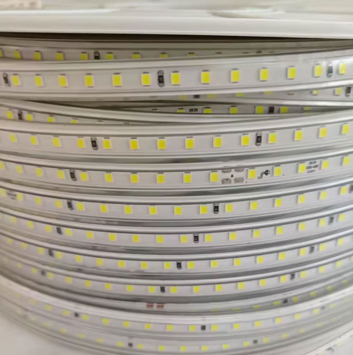 20cm Cut LED Strip Light 220V 2835SMD 120Leds/m 12W 6000K Wireless Hight Quality Flexible LED Outdoor LED Ribbon Home Decoration