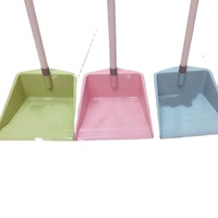 Molde de inyección para herramientas de limpieza del hogar - Recogedor de basura con pin expulsor, canal caliente, 1 cavidad, material NAK80