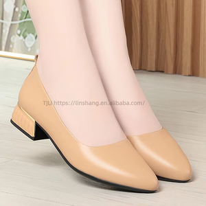 Vente en gros usine Escarpins noirs à talon bloc - Chaussures pour femmes en cuir à bout pointu avec décorations en pierres, pour le bureau et le quotidien - Product Image 6