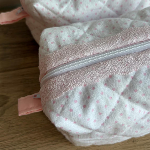 Bolsa de Maquillaje Acolchada con Diseño de Puntos Qetesh, Logotipo Personalizado, Ribete de Encaje, Bolsa de Cosméticos Portátil Estilo Coquette - Product Image 3