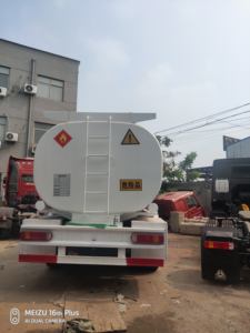 Nuevo Semirremolque Cisterna de Agua de 30000L, 6x4, 3 Ejes, para Transporte de Líquidos, Aceite, Gasolina y Combustible - Product Image 5