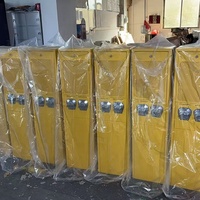 Distributeur automatique commercial d'autocollants à 2 colonnes, machine à monnayeur et distributeur de cartes pour les entreprises de tatouage et de cartes à collectionner