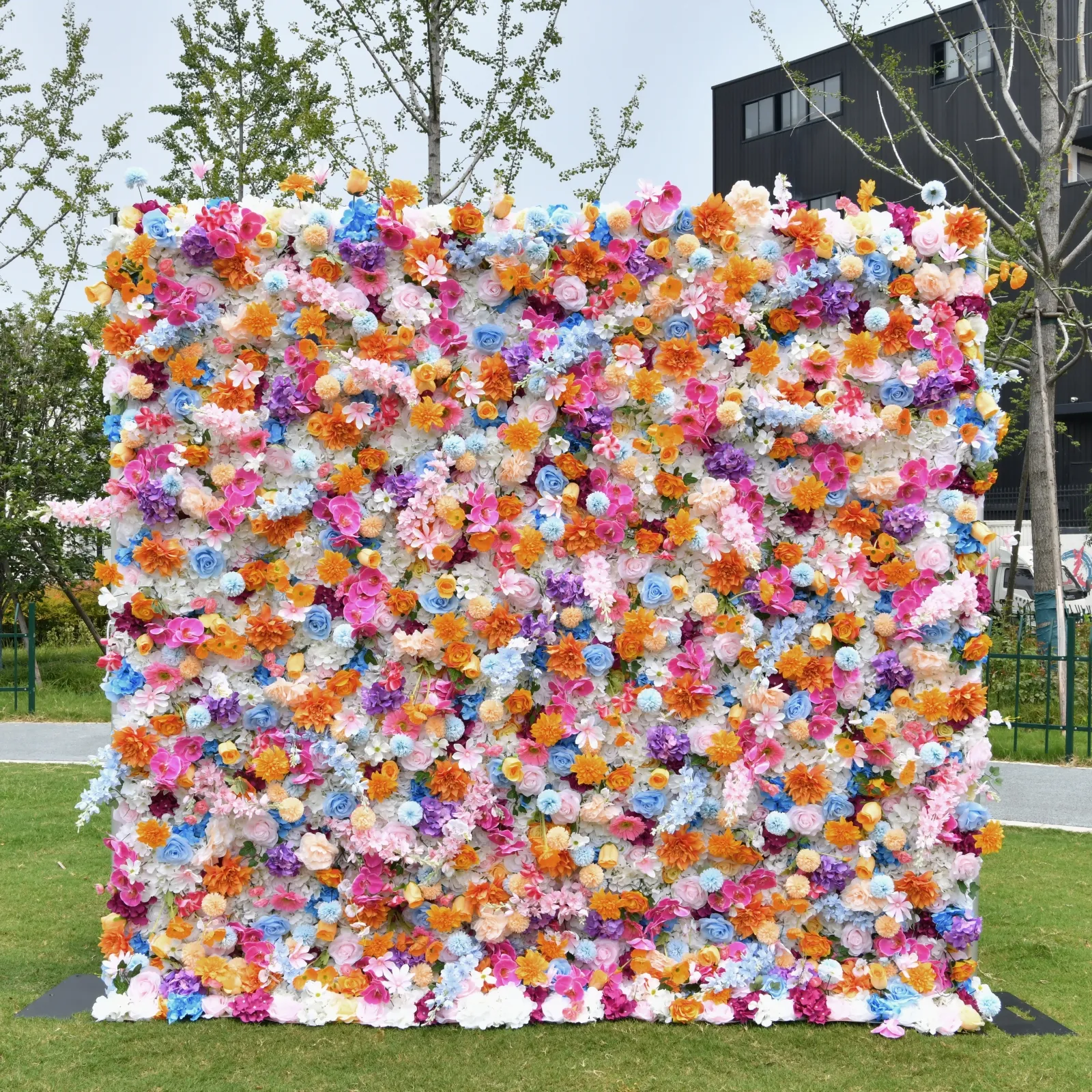 8x8 fiori rosa caldi colorati arancioni finti si arrotolano sullo sfondo della fotografia della parete del fiore per la decorazione di nozze della casa della festa di compleanno della stanza