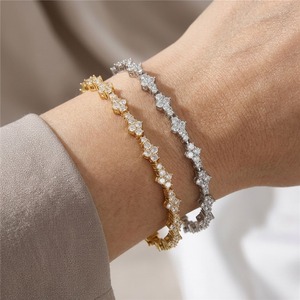 Bracelet en argent sterling 925 avec diamants moissanite de fabrication indienne, élégant pour un usage quotidien, disponible à un bon prix - Product Image 3