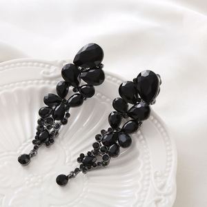 ต่างหูคริสตัลรูปดอกไม้สีดำสำหรับผู้หญิง ต่างหูยาวแบบห้อยสำหรับงานแต่งงาน ต่างหูเจ้าสาวแฟชั่น - Product Image 1