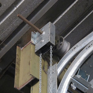 Les rampes à un pilier et les chariots à <span class=keywords><strong>palan</strong></span> à chaîne traversent les rails de la <span class=keywords><strong>porte</strong></span> de garage - Product Image 4