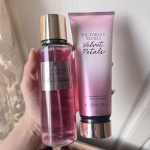 ชุดน้ำหอมและโลชั่นกลิ่นดอกไม้โรแมนติก วิคตอเรีย ซีเคร็ท ของแท้ น้ำหอมสำหรับผู้หญิง ขายส่ง - Product Image 4