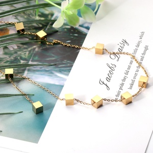 Collar con Colgante de Oro de 14K al por Mayor, Nuevo Diseño, Joyería de Acero Inoxidable, Cadena Gruesa con Eslabones Cuadrados Pequeños para Mujer - Product Image 3