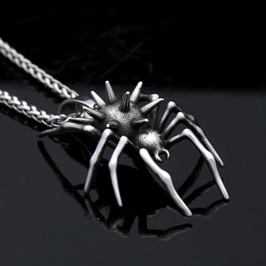 Yunnique – collier avec pendentif araignée en acier inoxydable pour hommes, bijoux de fête, design insecte, chaîne de 60cm - Product Image 3