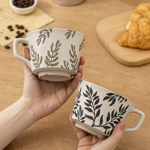 Tasse à café en terre cuite peinte à la main avec motif floral en relief, style vintage unique, peinture sous-glaçure, pour la maison ou le bureau - Product Image 3