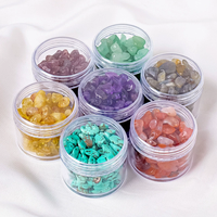 Vente en gros de copeaux de pierre naturelle percés, emballés en pot, copeaux de cristal polis avec trous pour la fabrication de bijoux DIY
