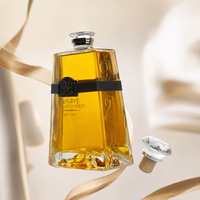 Bouteille en verre super flint de 750 ml à fond trapézoïdal avec bouchon en liège cristallin et étiquette métallique personnalisée pour Tequila et Brandy