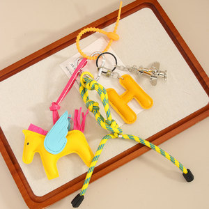 Bán buôn tùy chỉnh ngựa & động vật PU da Keychain, kim loại máy bay & Bạc máy bay Túi quyến rũ, số lượng lớn handmade rope & thư quyến rũ - Product Image 2