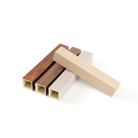 Tubo Cuadrado de WPC Personalizado al por Mayor - Madera Decorativa Impermeable y Ecológica para Interiores/Exteriores para Escuelas, Almacenes, Salas de Estar 3D