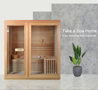 Sauna intérieur traditionnel à vapeur sèche et humide en bois de luxe en Finlande avec cuisinière électrique