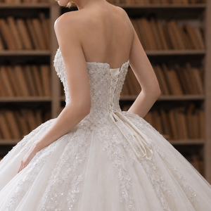 Abito da sposa a ball gown senza spalline con scollo a cuore, pizzo floreale 3D, perle e perline, strascico a cappella, lunghezza a terra, taglie forti, stile principessa - Product Image 6