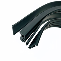 Bande de scellement souple et élastique en PVC extrudé, design moderne, personnalisable, respectueuse de l'environnement, pour bordures.