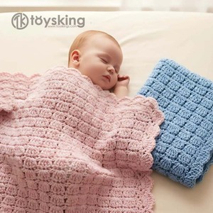 Manta <span class=keywords><strong>de</strong></span> <span class=keywords><strong>Ganchillo</strong></span> con Punto <span class=keywords><strong>de</strong></span> Concha <span class=keywords><strong>para</strong></span> Recién Nacido - Set <span class=keywords><strong>de</strong></span> Regalo Ultra Suave <span class=keywords><strong>para</strong></span> Bebé, Manta Tejida <span class=keywords><strong>para</strong></span> Hospital y Bautizo - Product Image 1