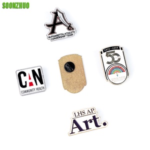 Épingles de revers personnalisées en émail dur, design découpé avec fenêtre, bord sablé, <span class=keywords><strong>lot</strong></span> en gros - Product Image 1