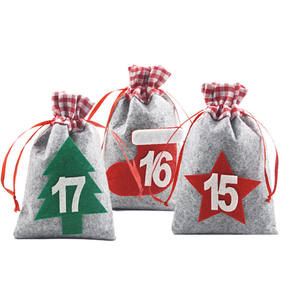Sacs en papier kraft de Noël personnalisés avec ruban imprimé pour petits emballages en polyester - Product Image 1
