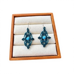 Boucles d'oreilles pendantes géométriques en macramé plaqué or certifiées IGI, pierre turquoise, style bohème, bijoux pour femmes, confectionnées en fil de lin - Product Image 1