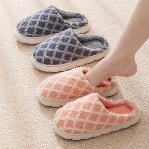Chaussons d'hiver chauds de créateur pour femme, à bout fermé, à enfiler, doublés de fourrure, simples, moelleux, pour la maison - Product Image 1
