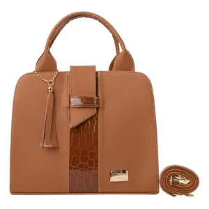 Sac fourre-tout pour femme fait main de couleur camel avec bandoulière, style décontracté, fermeture à rabat, motif de personnage décoré d'un pompon Li - Product Image 3