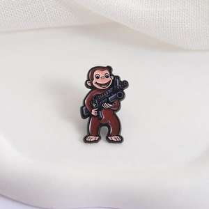 Pin de esmalte divertido y original con diseño de <span class=keywords><strong>mono</strong></span> con pistola, broche de animal adorable para solapa y mochila, accesorios de joyería humorística, Año Nuevo Chino, Amor - Product Image 4