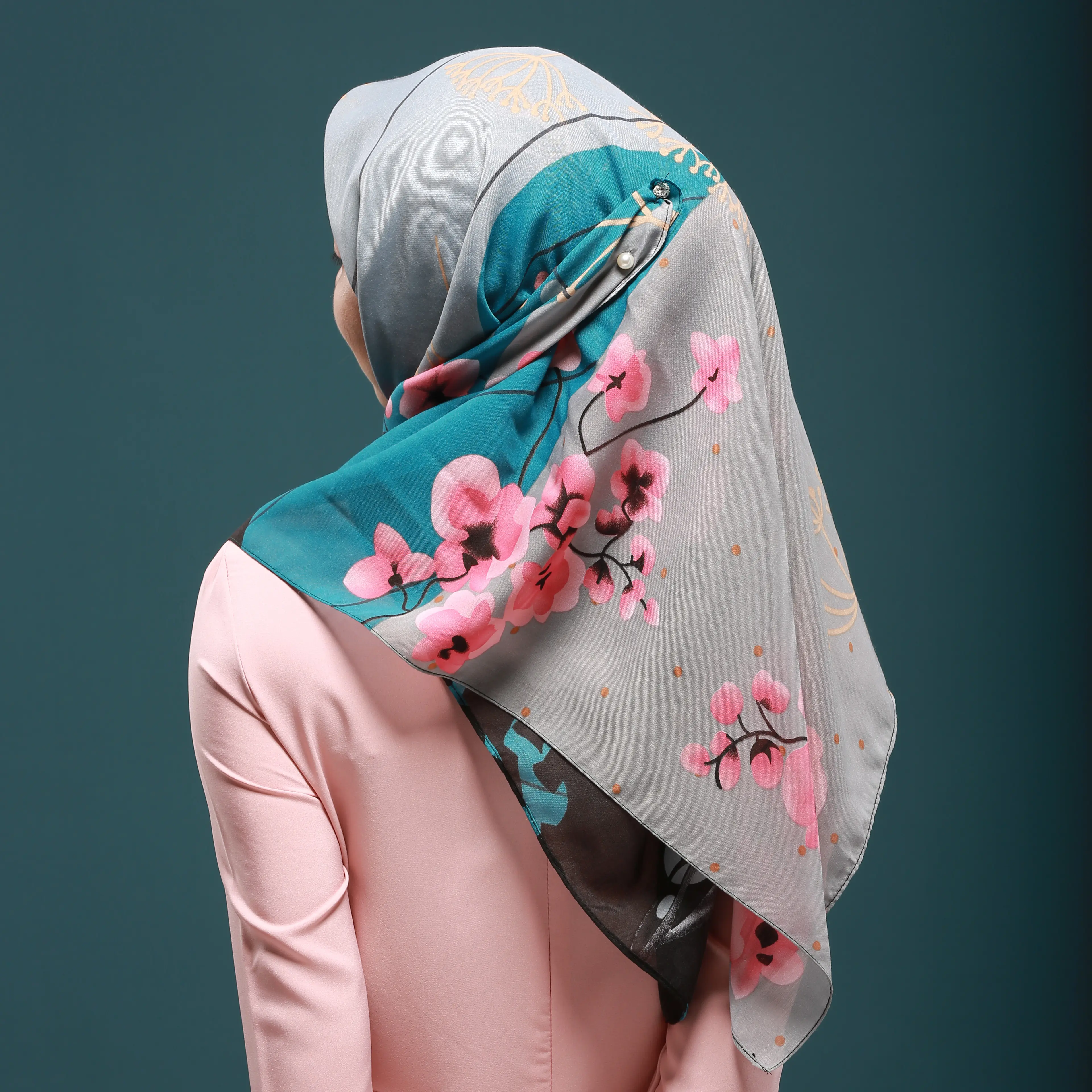 Bawal Saji Pemasok Jilbab 110*110Cm, Tudung Tudung Kotak Katun Cetak Instan Warna Polos Lembut untuk Malaysia Katun Vail Hijab