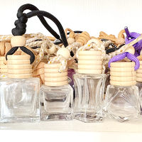 Vente en gros 5ml 8ml 10ml bouteille d'huile essentielle en verre transparent diffuseur de parfum rechargeable en vrac avec capuchon en bois désodorisant de voiture suspendu
