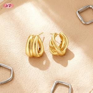 Hengdian Sieraden Gedraaide Gouden Oorknopjes Messing Verguld 18K Goud Mode Sieraden Groothandel voor Vrouwen Dagelijks & Feest - Product Image 1