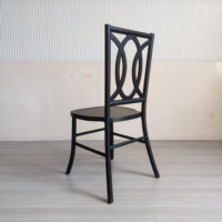 Chaises empilables noires à dossier croisé, chaises pour événements, mariages, fêtes, chaises de salle à manger en bois