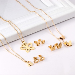 Ensemble de bijoux de haute qualité et pas cher, collier et boucles d'oreilles en acier inoxydable plaqué or, pendentif papillon pour femmes - Product Image 3