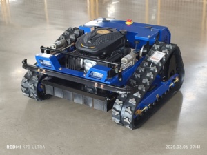 Cortadora de Césped 550CJ con Diseño de Orugas que Ofrece Tracción y Estabilidad Superiores en Terrenos Irregulares Construcción duradera hecha con materiales de alta calidad - Product Image 2