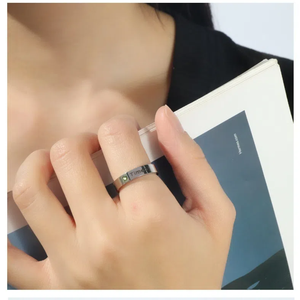 RFJEWEL Anneaux de couple gravés au laser en acier inoxydable-Nom personnalisé empilable, micro-pavé anti-ternissement cadeau de mariage - Product Image 1