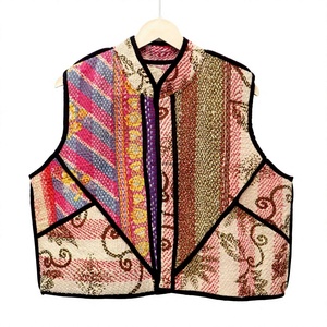 Chaleco de Algodón Transpirable con Estampado Elegante Hecho a Mano en India, Chaleco de Patchwork Kantha para Mujer, Chaqueta de Invierno y Otoño - Product Image 1