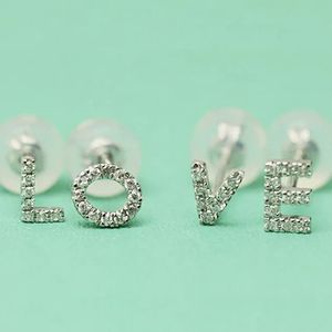 Boucles d'oreilles clous miniatures en or pur 14k 18k avec initiale lettre alphabet, serties de diamants naturels, pour femme, par Xinfly - Product Image 3